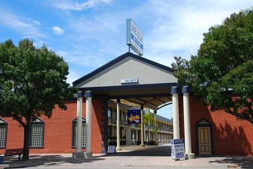 Jane Eliza Motor Inn สวอนฮิลล์ ภายนอก รูปภาพ